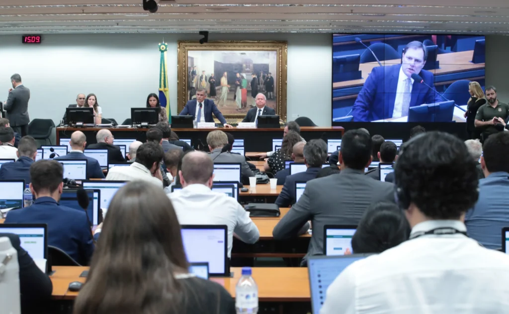 Trabalhadores Celebram: CCJ da Câmara Aprova Fim da Escala 6x1 em Nova PEC