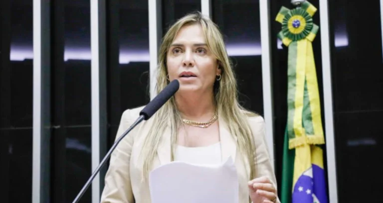 Governadora do DF busca ajuda emergencial de Lula para cobrir déficit financeiro do BRB