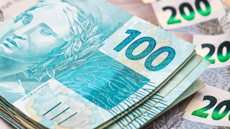 Selic em 14,50%: Descubra o rendimento de R$ 10 mil na Renda Fixa após o corte de juros e veja como a alta do IPCA-15 e o cenário eleitoral impactam seus investimentos