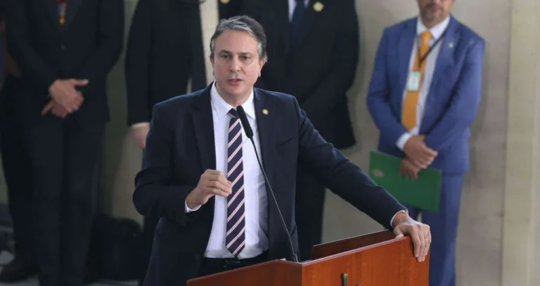 Ceará: Camilo Santana dispara em pesquisas e lidera primeiro turno; Ciro Gomes surge como principal adversário no segundo