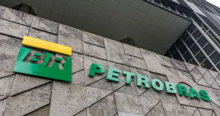 Petrobras (PETR4) Acelera Produção em Búzios 8 com Plataforma P-79: O Que Isso Significa para o Mercado de Petróleo e Investidores?