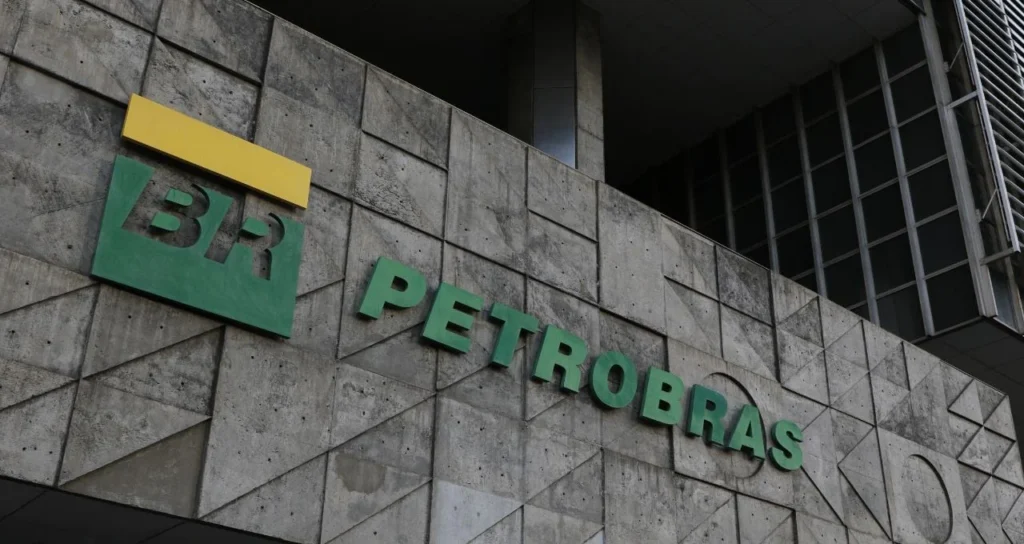 Petrobras (PETR4) eleva preço do gás natural em 19% após turbulência no petróleo; veja o impacto para o consumidor