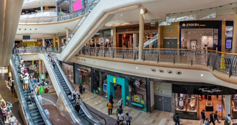 Fundo Imobiliário Negocia Compra de Shopping em Curitiba; Mercado Financeiro Reage com Cautela