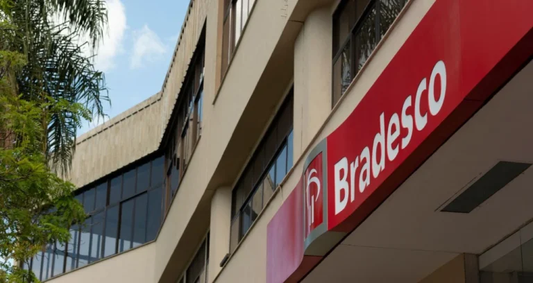 Bradesco (BBDC4) em Queda: CEO Alerta para Cenário Incerto; Outras Ações em Destaque e Dividendos em Maio