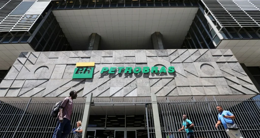 Petrobras (PETR4) Lidera Preferências para Dividendos em Maio; Conheça Outras Ações e FIIs em Destaque