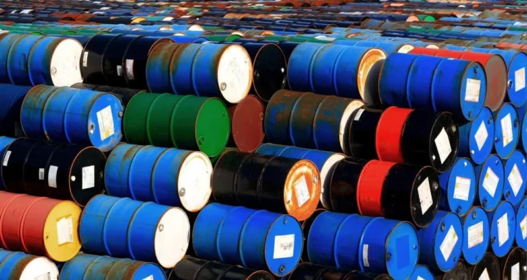 Petróleo nos EUA: Liberação de Reservas Estratégicas e Impactos no Mercado Global e na Petrobras