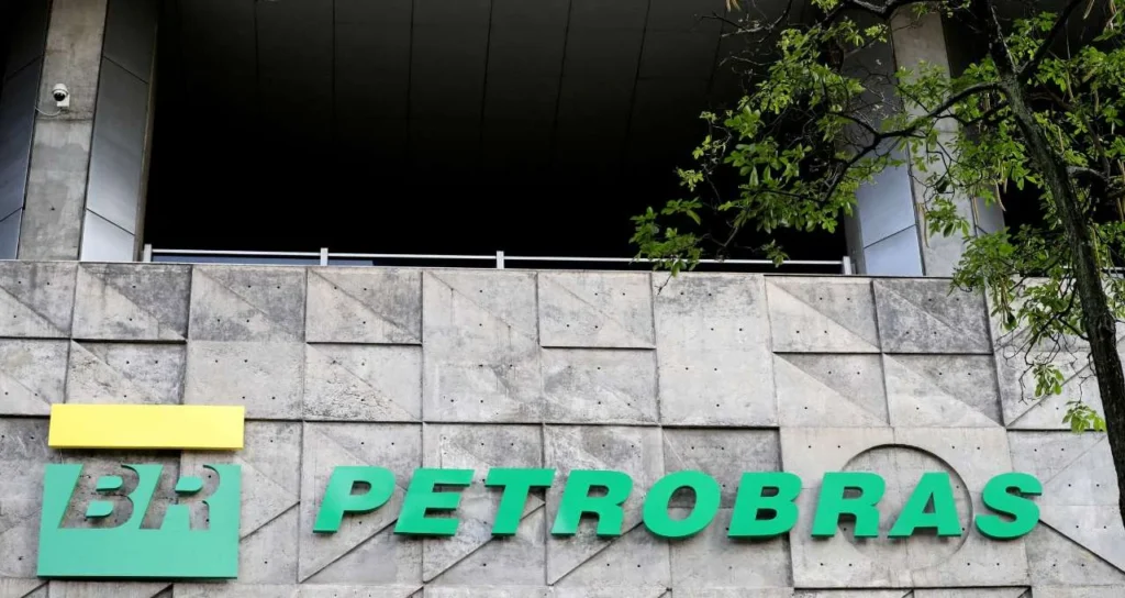 Bolsa em Foco: Petrobras, Cosan e XP Movimentam Mercado com Notícias Relevantes; Bancos Elevam Provisões e Uber Anuncia Programa de Troca de Carros
