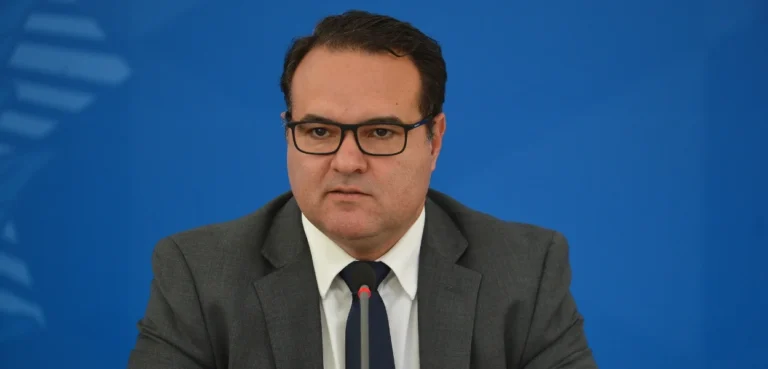 Ministro do TCU Cobra Aneel sobre Critérios do Leilão de Energia e Mercado Reage a Pesquisa Eleitoral