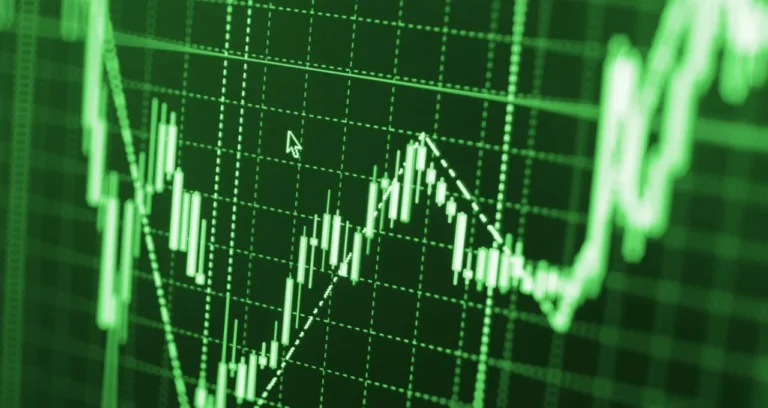 Ibovespa Sobe Com Expectativa de Acordo EUA-Irã; Dólar Cai Para R$ 5,01 e Petróleo Recua