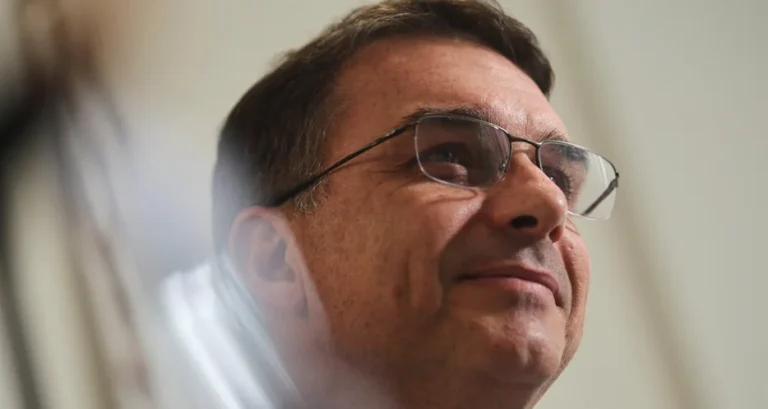 Pré-candidato compara governos Flávio Bolsonaro e Lula a Trump: ‘Diferença gritante’ na Casa Branca