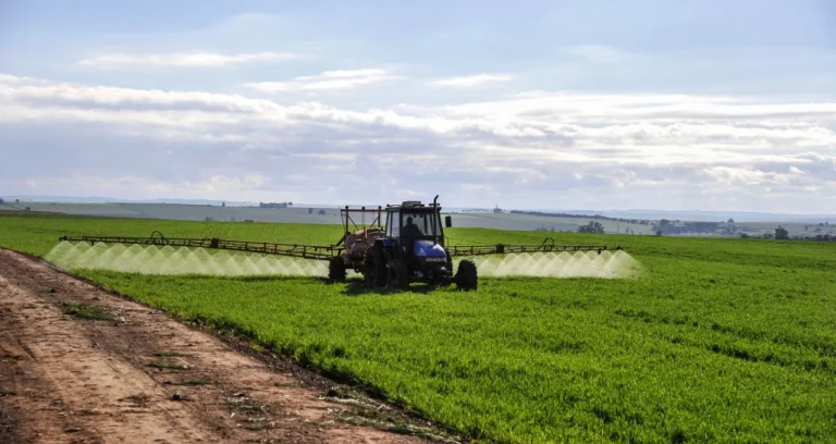 Câmara aprova projeto para impulsionar indústria de fertilizantes e envia de volta ao Senado