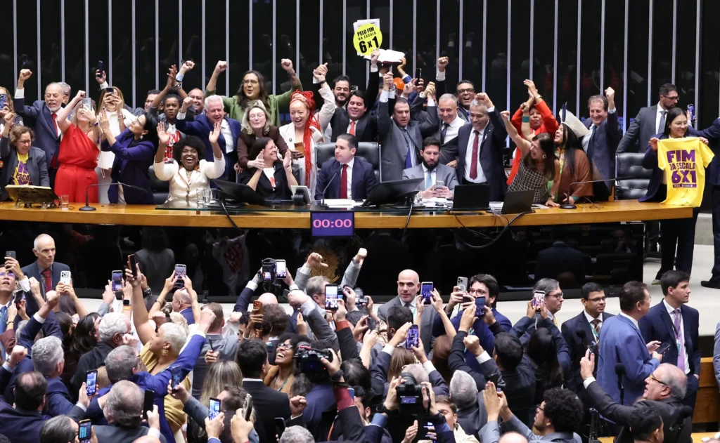 Bancada Ruralista Lidera Ausências em Votação Crucial da PEC que Reduz Jornada de Trabalho e Acaba com Escala 6x1