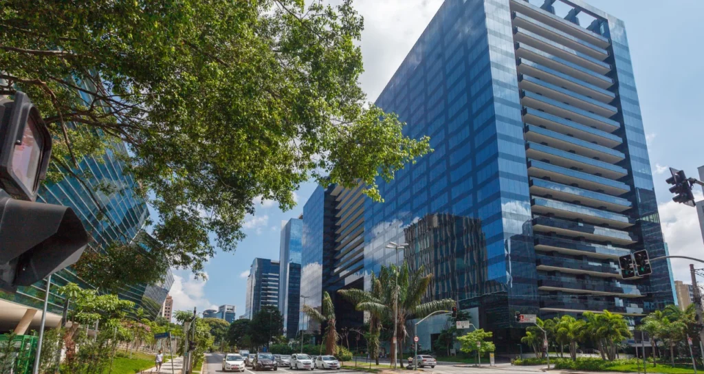 Fundo Imobiliário Vende Ativo Estratégico no Pátio Victor Malzoni por R$ 26,7 Milhões e Anuncia Impacto na Distribuição de Cotas