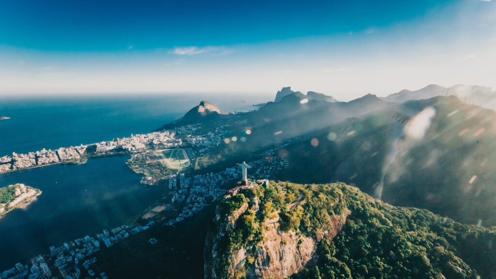 Destinos baratos viajar Brasil praia econômico 2026