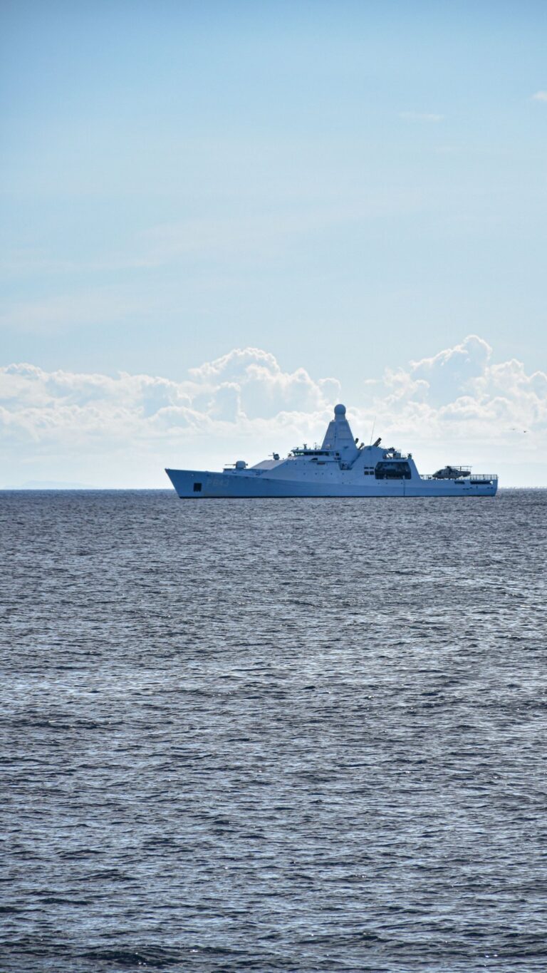 Navio guerra marinha oceano