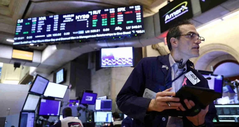 Wall Street em Encruzilhada: Petróleo Dispara e Bolsa Americana Oscila com Olhos no Oriente Médio e Tecnologia