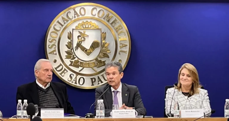Ministro da Agricultura defende diálogo com Trump após taxação de 25% e anuncia Plano Safra com juros acessíveis para produtores