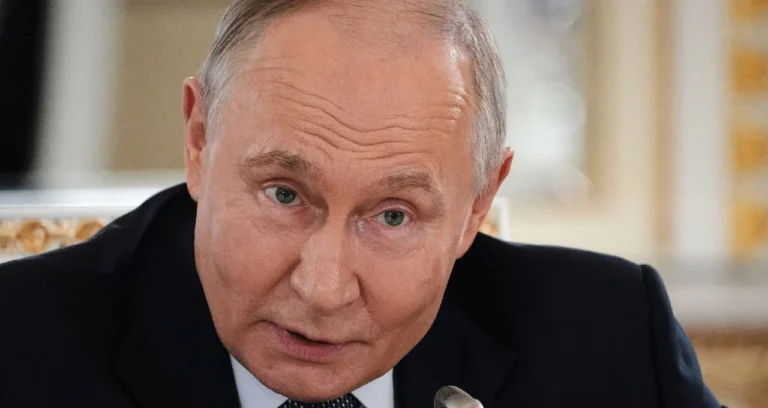 Putin Evita Confirmar Permanência no Poder Até 2036 em Meio a Cenário Internacional Incerto
