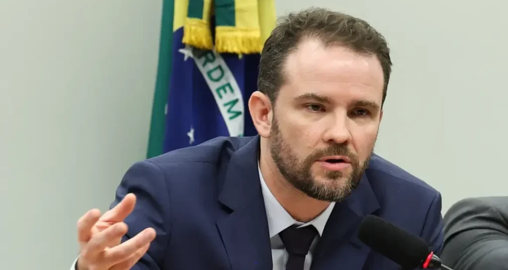 Brasil mira China: Primeira emissão de títulos em iuanes pode ser anunciada em viagem oficial este mês