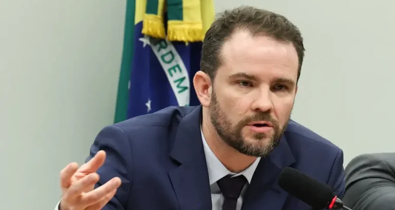 Brasil mira China: Primeira emissão de títulos em iuanes pode ser anunciada em viagem oficial este mês
