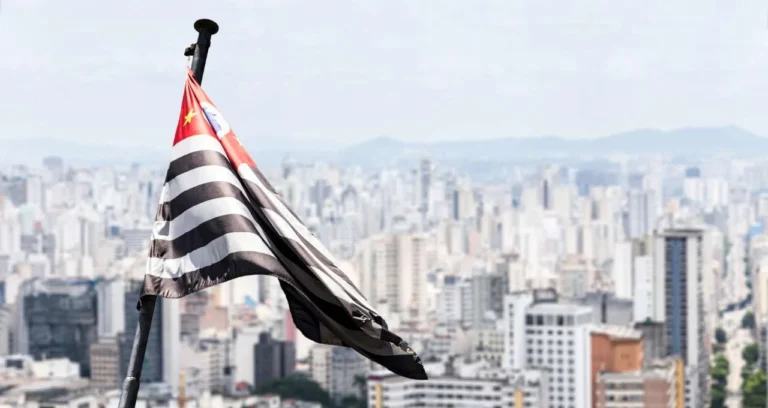 Há 20 anos, um ‘salve’ parou São Paulo: O evento que marcou a cidade e o que a bolsa de valores nos diz hoje