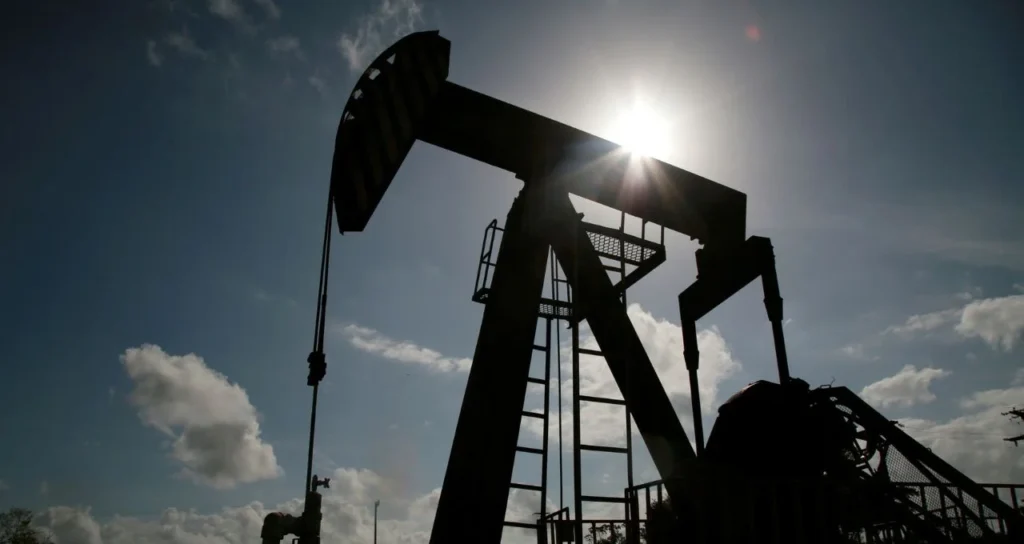 Petróleo em Queda Livre: Trump Suspende Ataques ao Irã, Aliviando Tensões Geopolíticas Globais