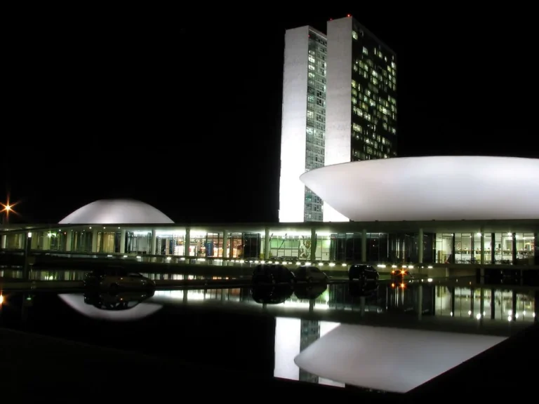 Senado aprova PLP dos combustíveis com travas de gastos