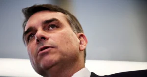 Flávio Bolsonaro: Impostos, Ministérios e Reforma Tributária em Programa