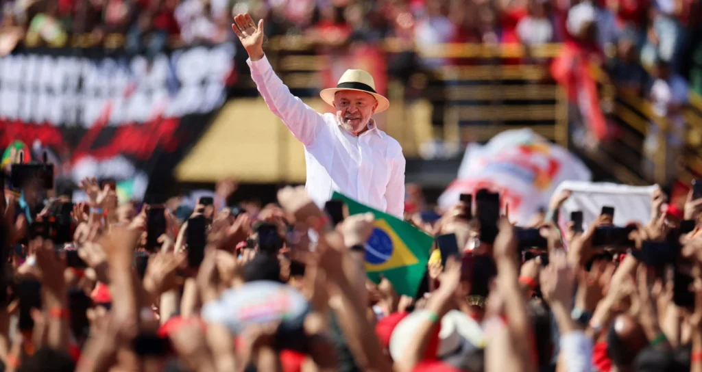 Lula busca reeleger foco em trabalhadores e PT